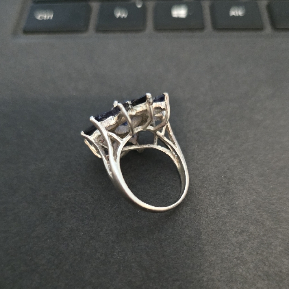Stunning Silver and Blue Gemstone Ring‎ - Picture 2 of 13